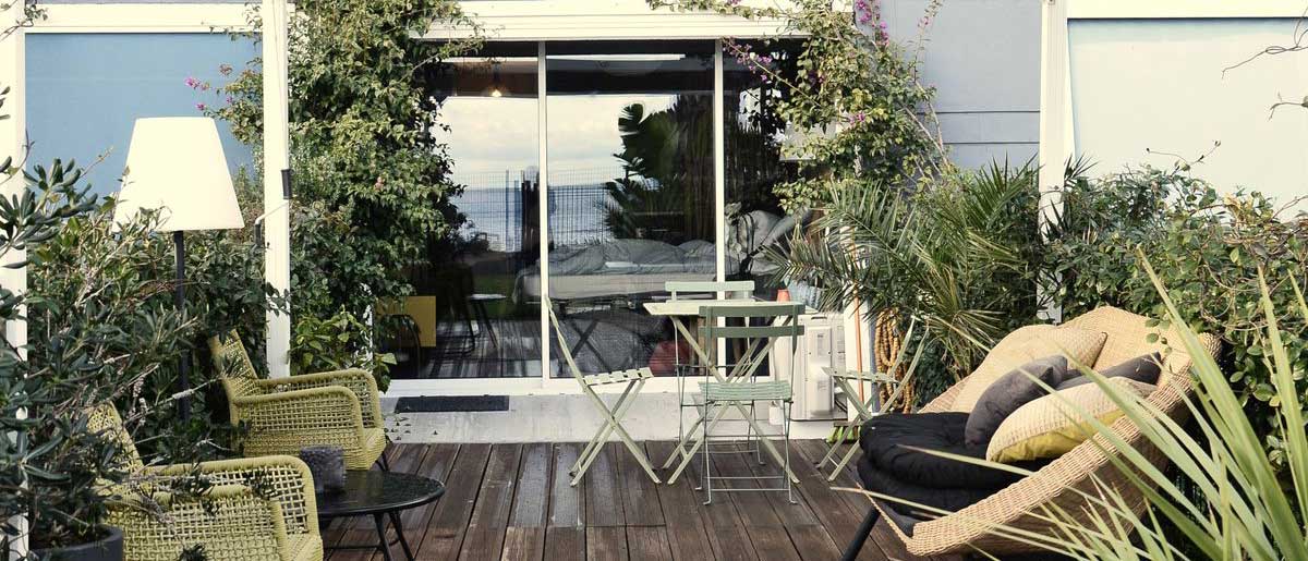 Design extérieur : les grandes tendances qui redéfinissent nos jardins et terrasses