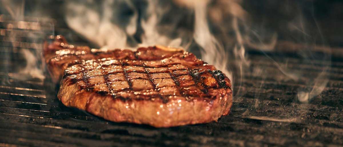 7 erreurs que (presque) tout le monde fait au barbecue et comment les corriger